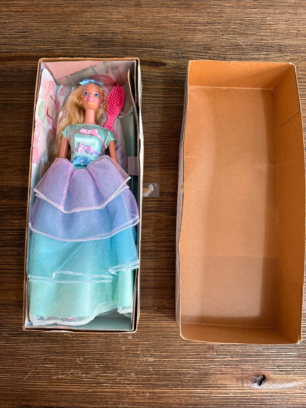 Avon 1997 special edition Barbie Spring Tea Party Barbie with box -
